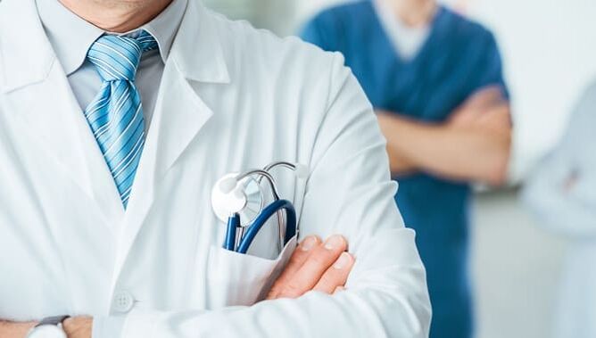 طبيب يتعامل مع مشاكل الفاعلية بعد سن الخمسين